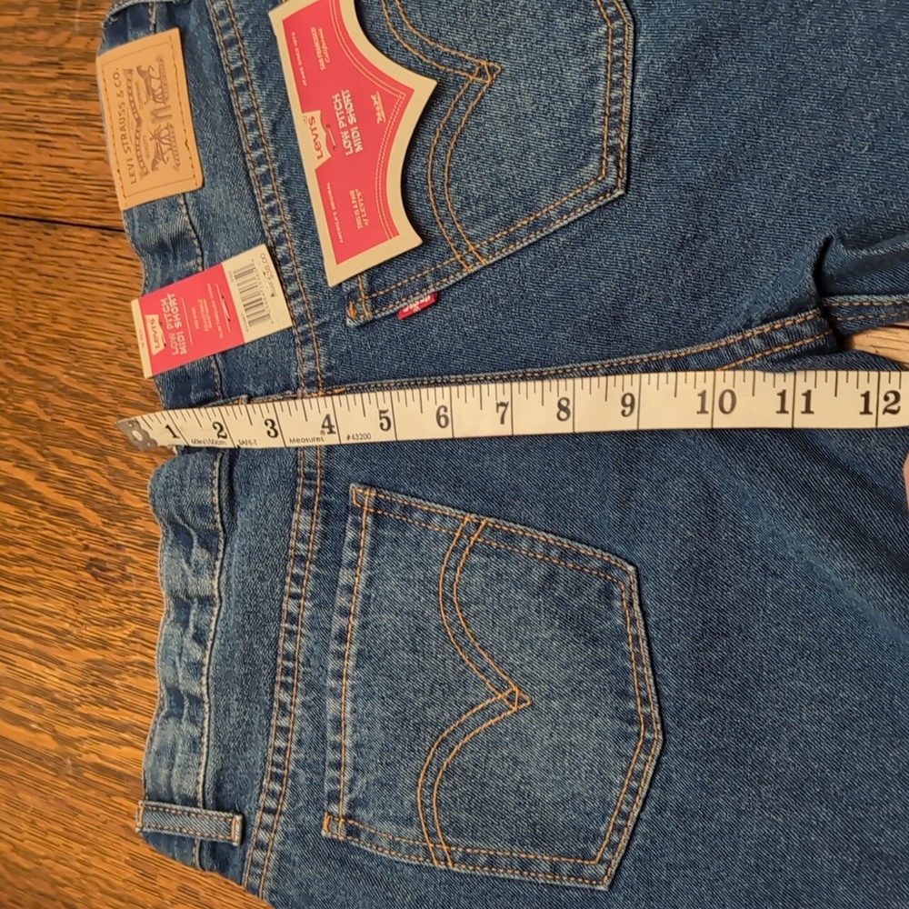 Girls Levi's shorts - Picture 9 of 10